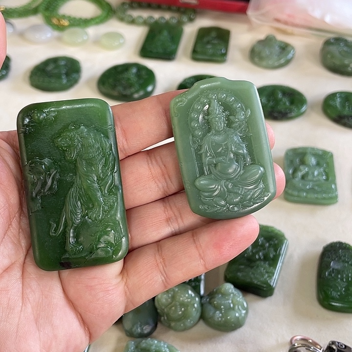 未镶嵌和田玉（糖玉）挂件