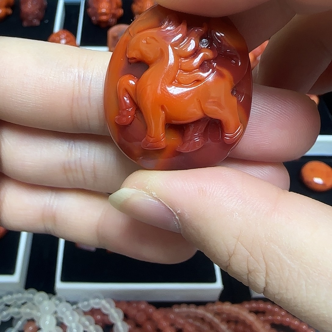 南红玛瑙未镶嵌颈饰