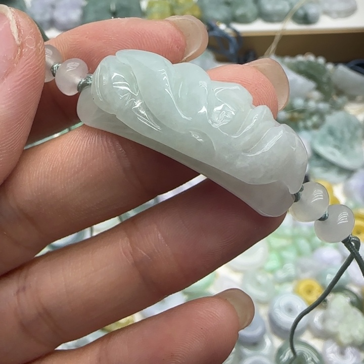 翡翠未镶嵌颈饰手牌