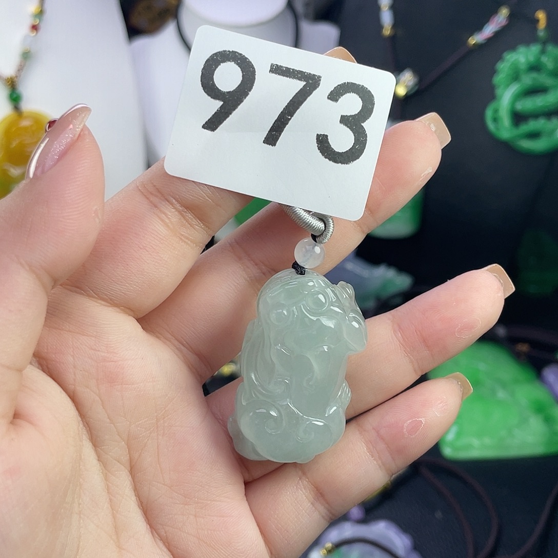 翡翠未镶嵌吊坠(赠链)
