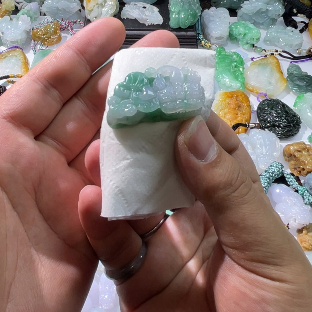 翡翠颈饰未镶嵌天然