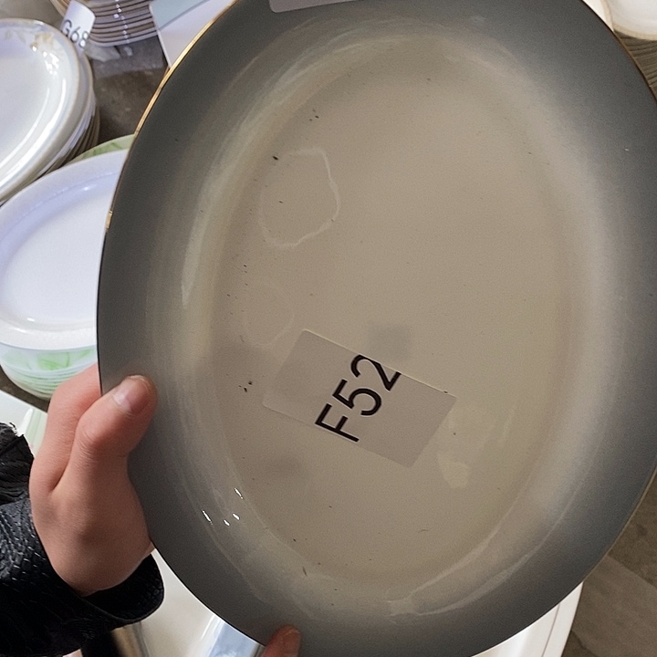瓷L32渐变灰描金鱼盘一个
