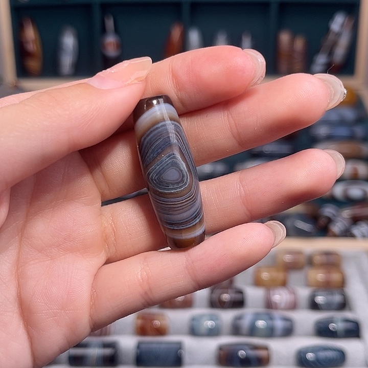 淅***沥玛瑙/玉髓合金珠宝奇石