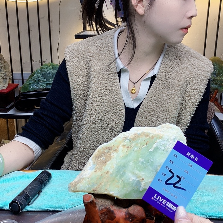 大***模蛇纹石玉未镶嵌原石