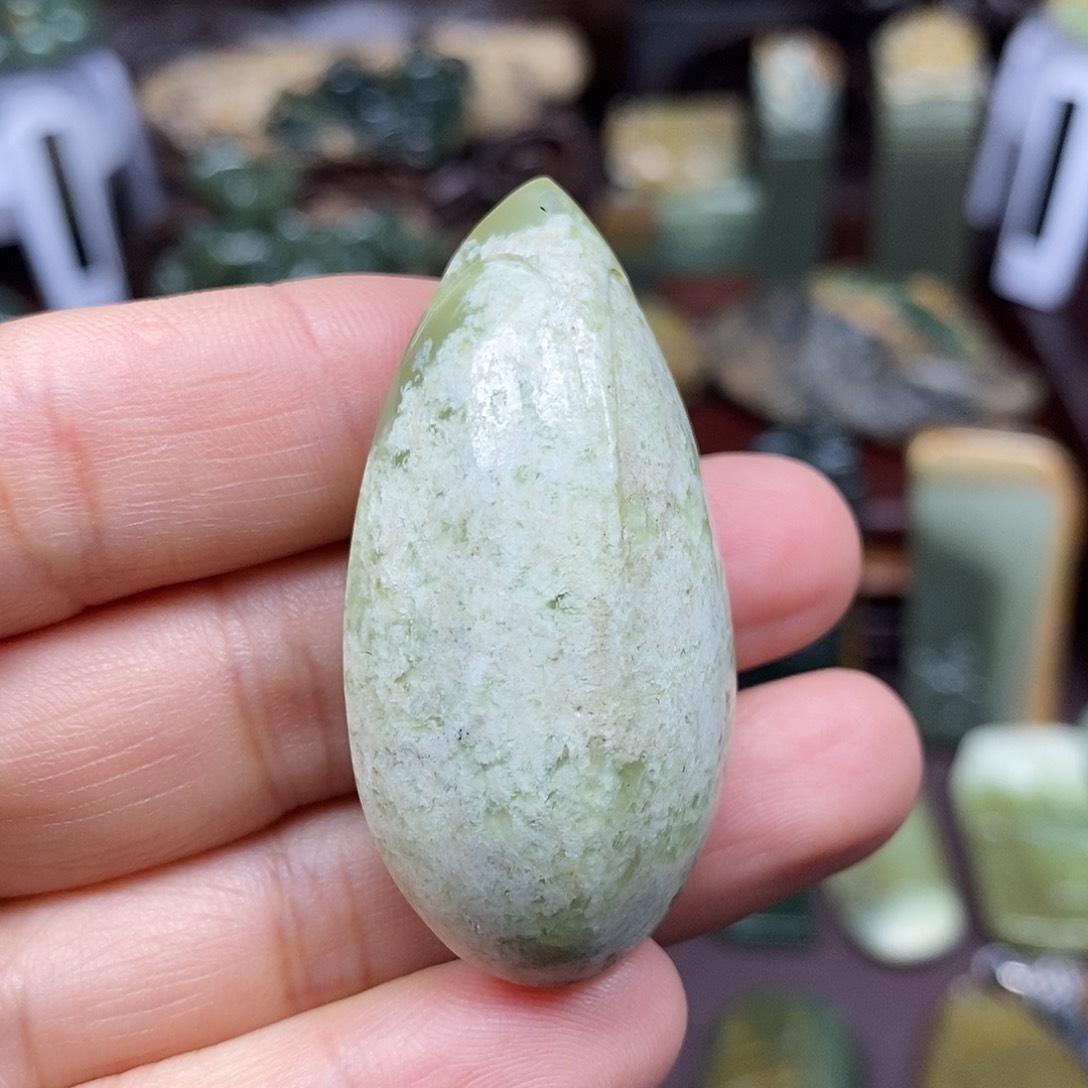 岫岩老玉（透闪石质玉）未镶嵌颈饰