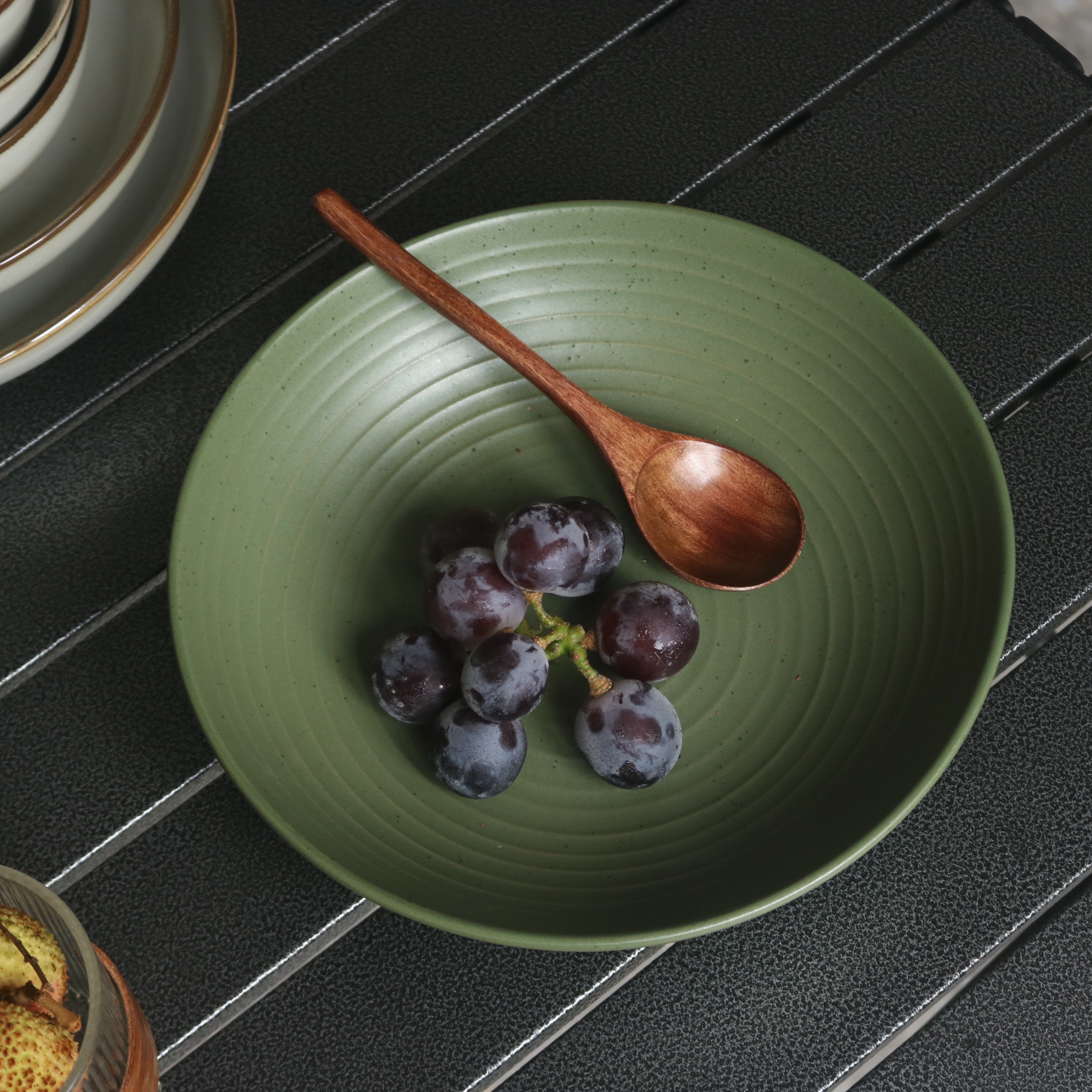   高级绿深盘 复古8.5英寸菜盘螺纹麻点沙拉盘 中古风水果盘 