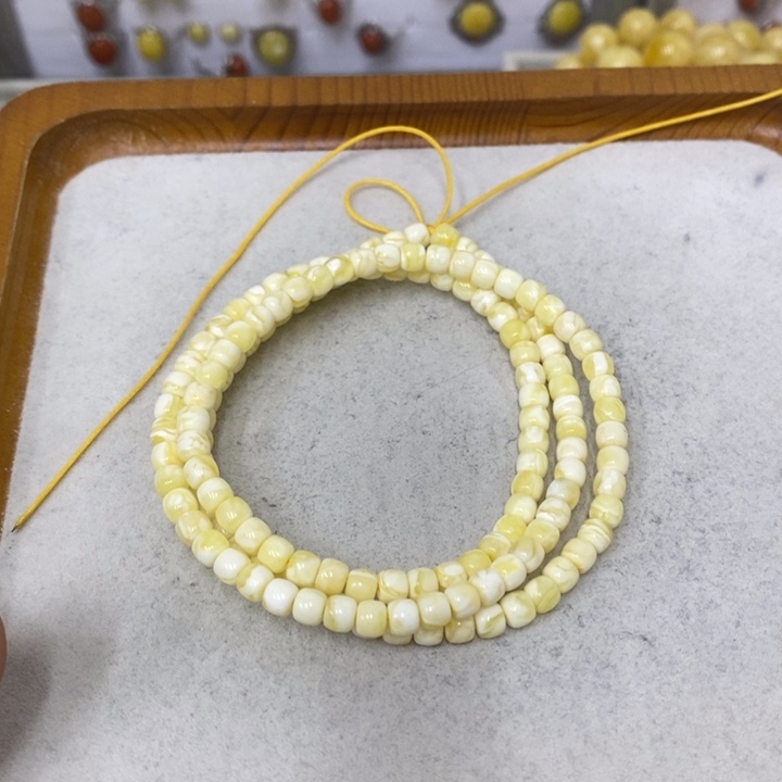 蜜蜡未镶嵌裸石串
