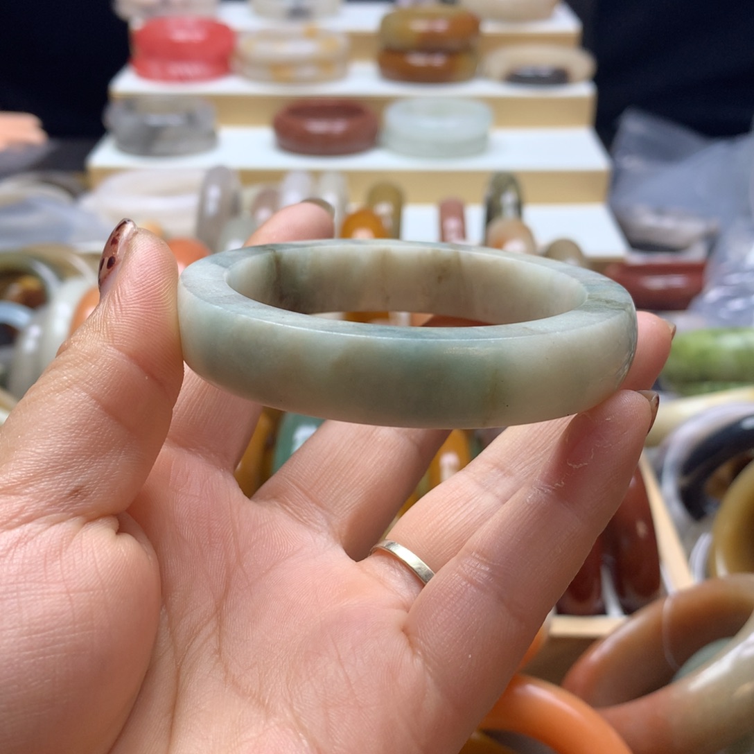 石英质玉手镯未镶嵌