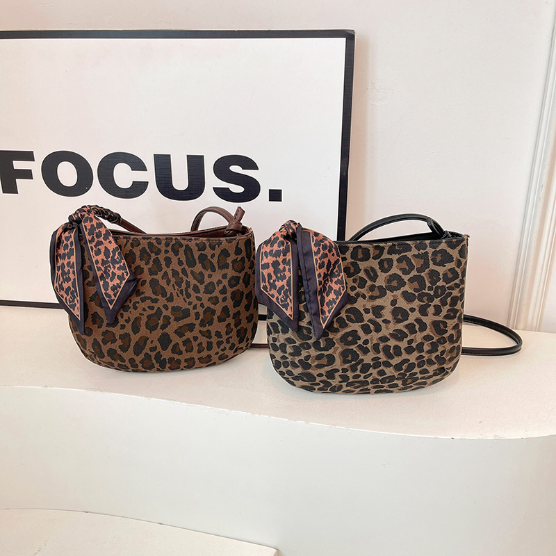 豹纹2025秋冬新款休闲时尚百搭个性单肩斜挎包包女款马鞍单肩包