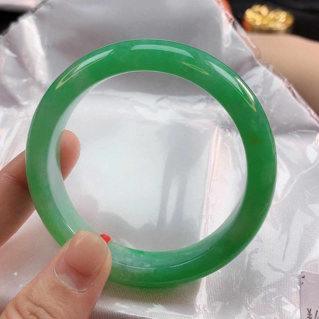 翡翠手镯未镶嵌54圈2333