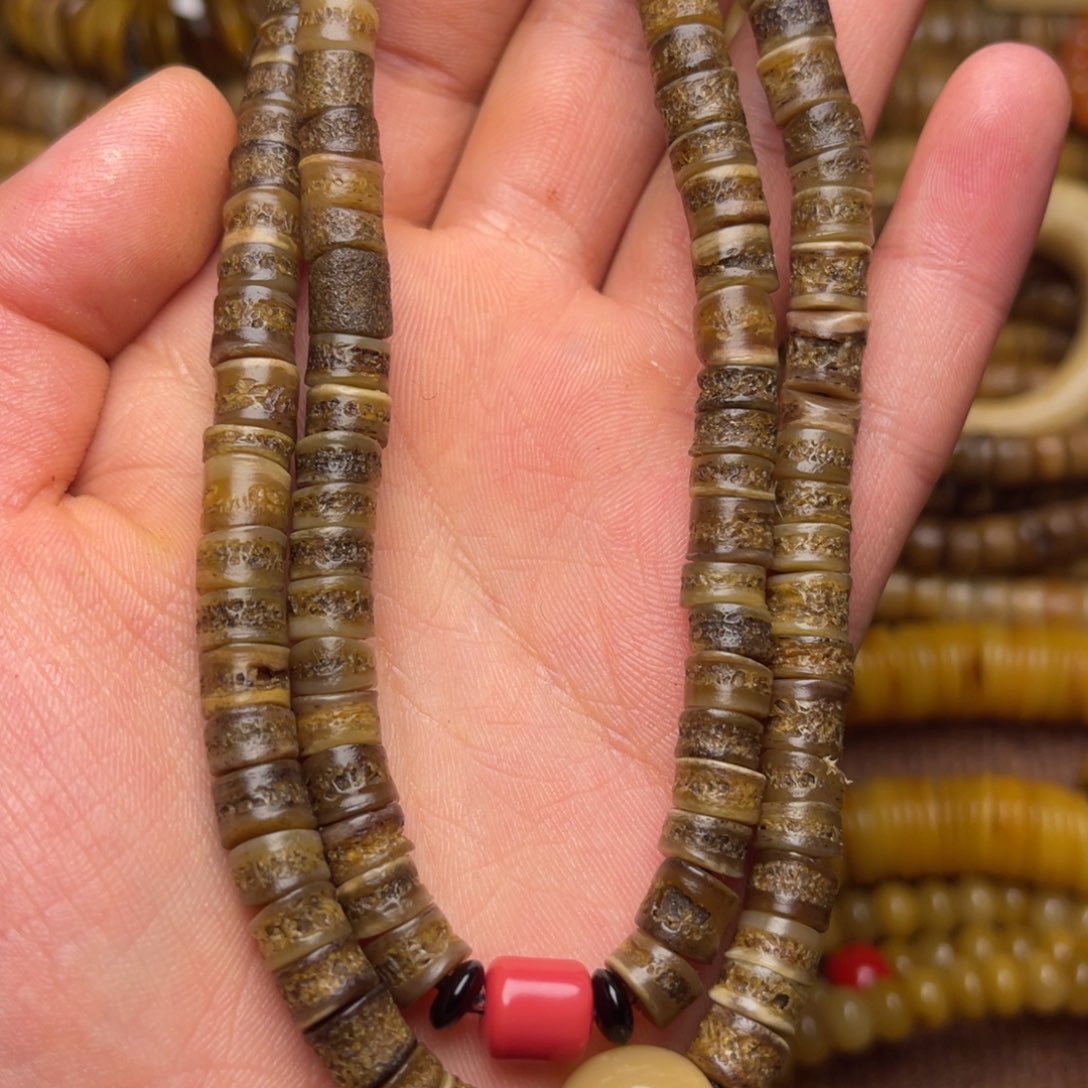 U***亚大叶紫檀（黑酸枝木类）