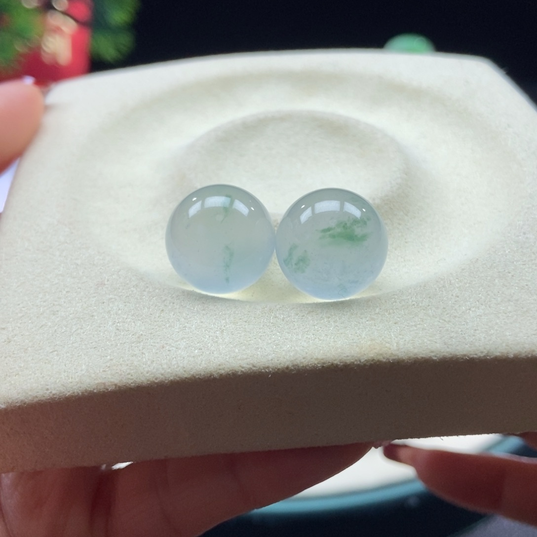 翡翠散珠翡翠高冰飘绿花大珠，随机发一颗