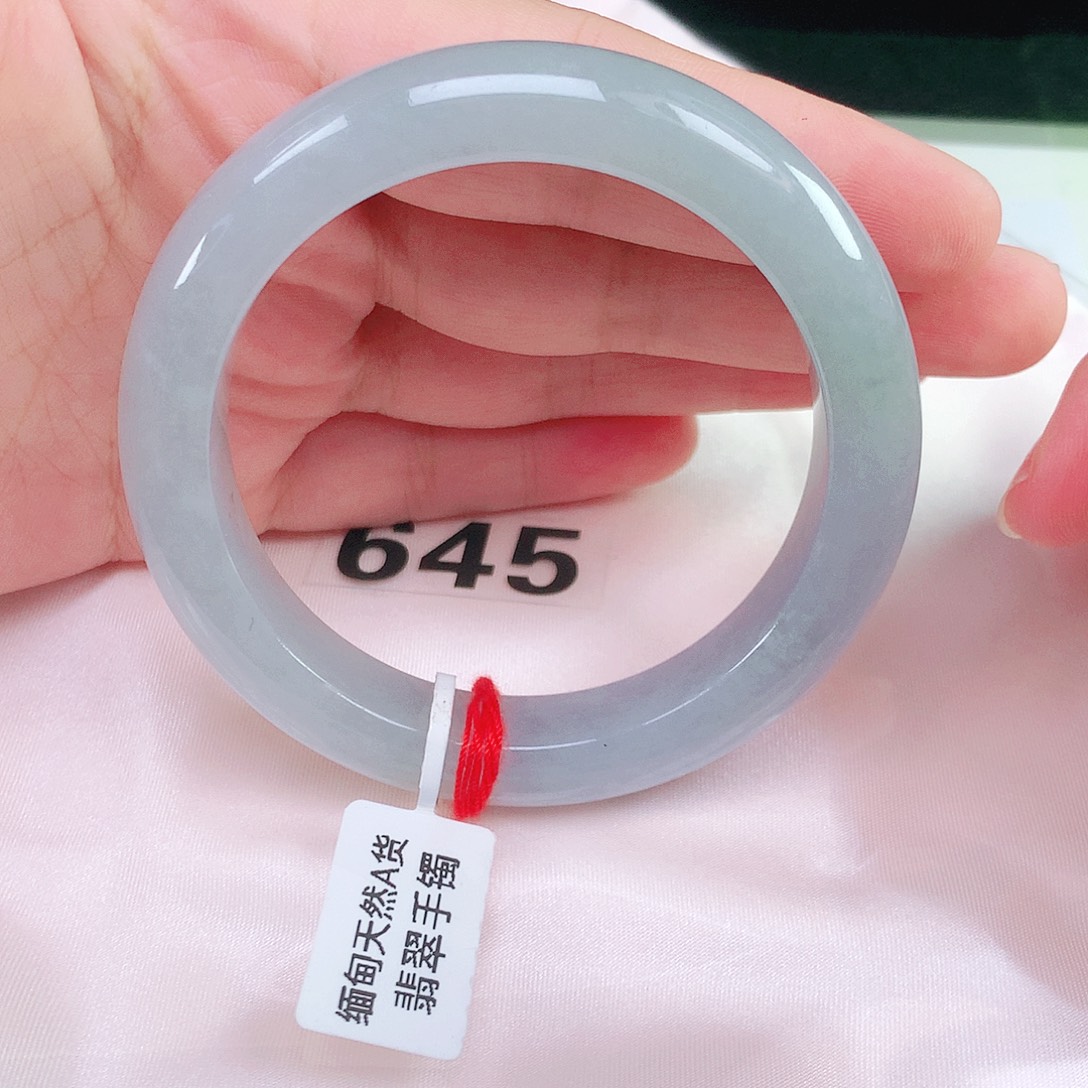 翡翠手镯未镶嵌翡翠手镯