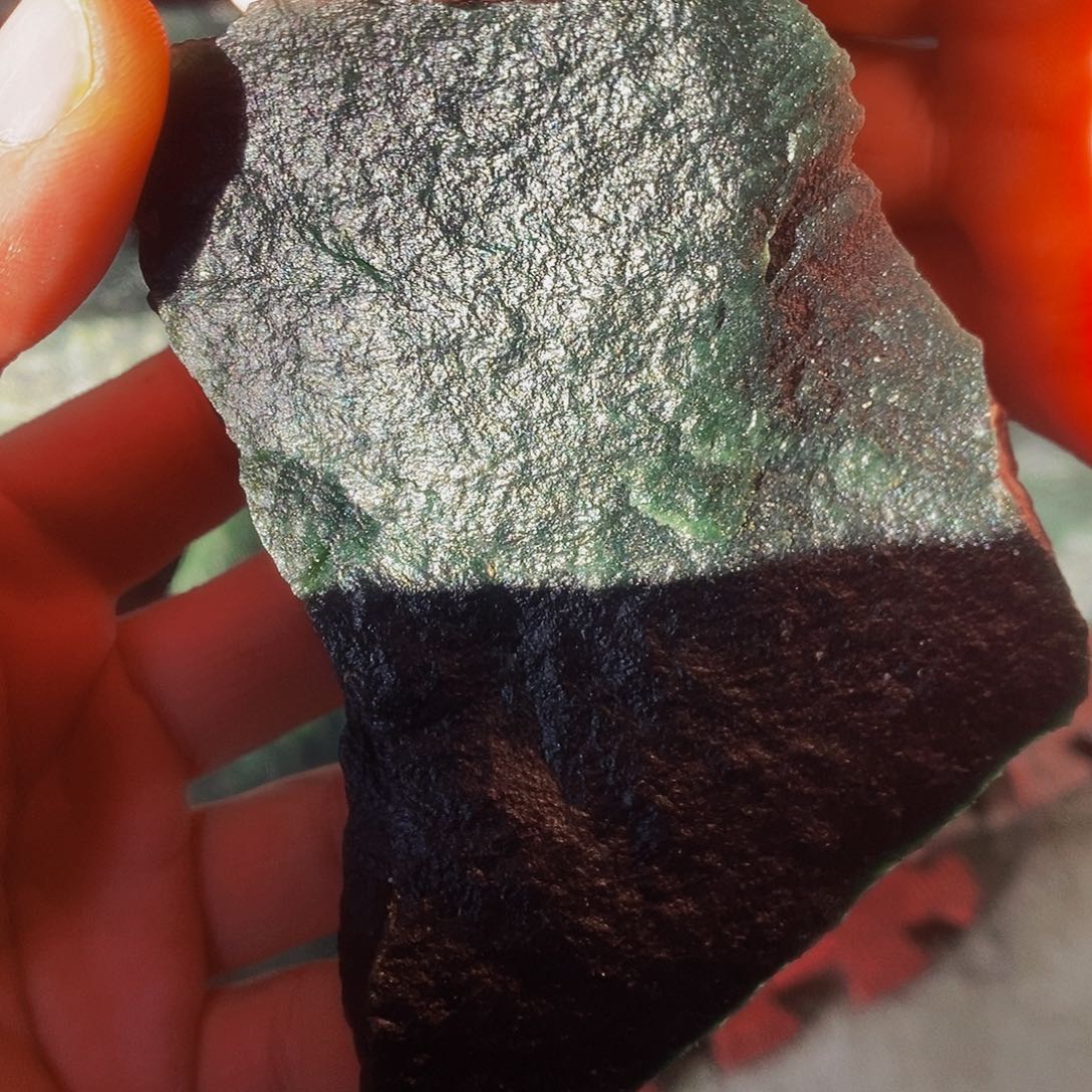 未镶嵌蛇纹石玉珠宝奇石