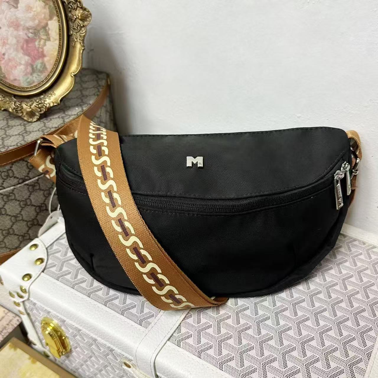 玛莎新款耐脏拉链水洗饺子包耐刮斜挎包小众ins斜跨包时尚