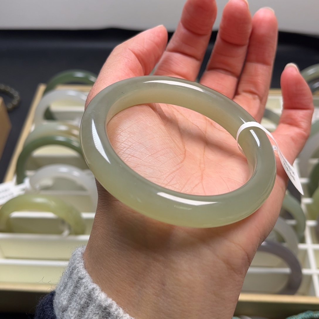 和田玉未镶嵌手镯57圈