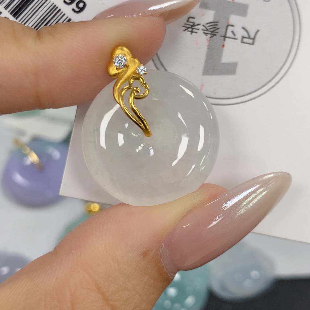 颈饰18K金镶嵌翡翠