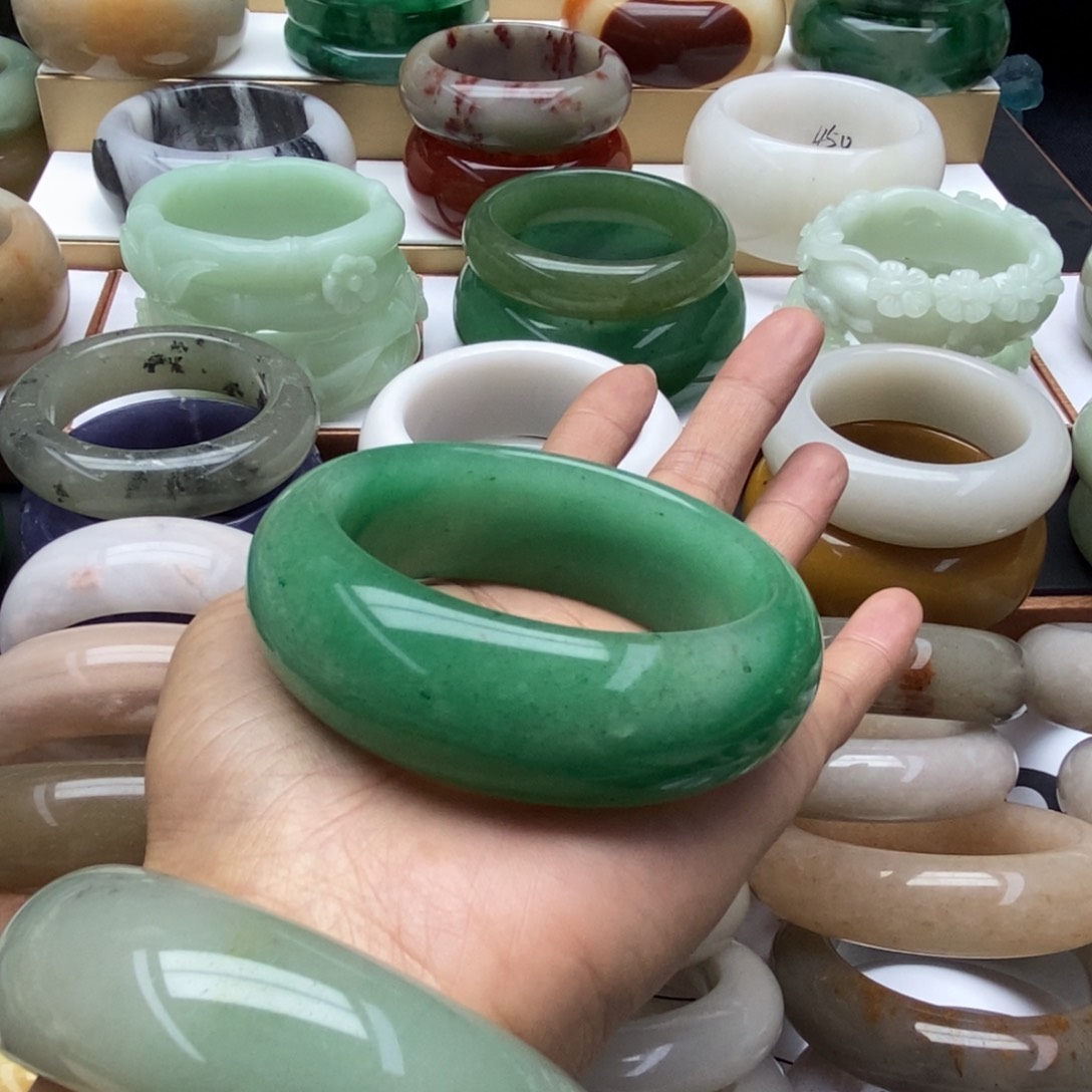 未镶嵌手镯石英质玉（佘太翠）1****0