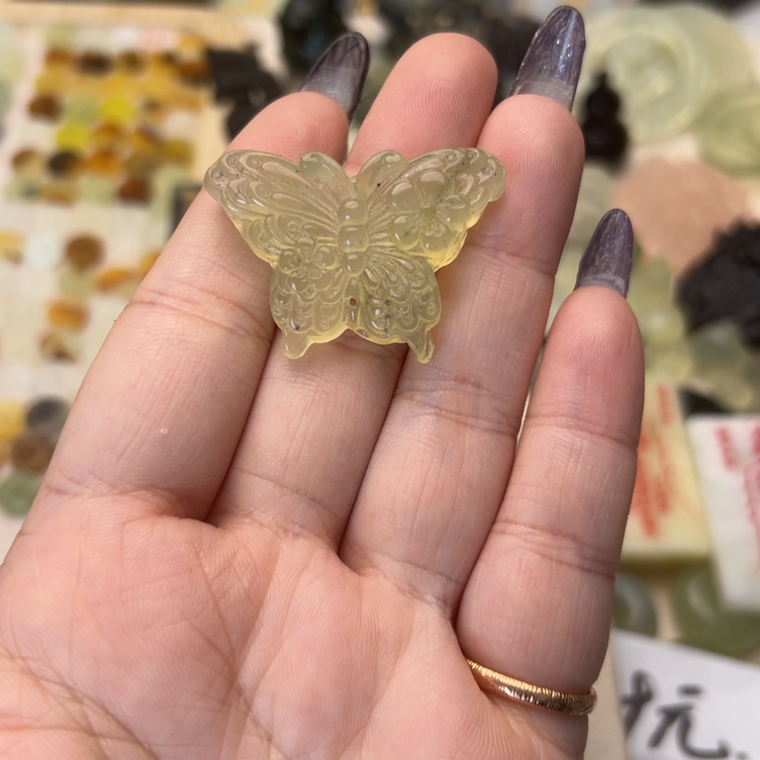 蛇纹石玉颈饰合金