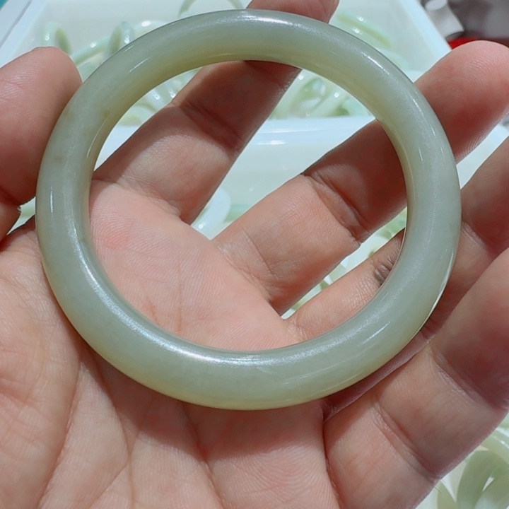 呵***呵未镶嵌手镯和田玉