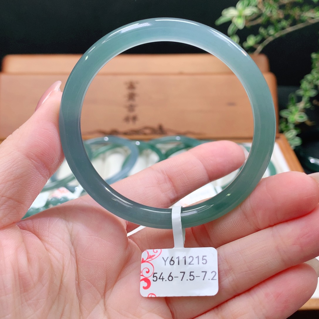 翡翠手镯未镶嵌天然