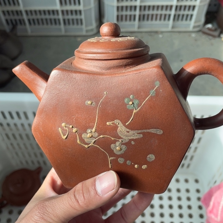 老厂紫砂壶一件。