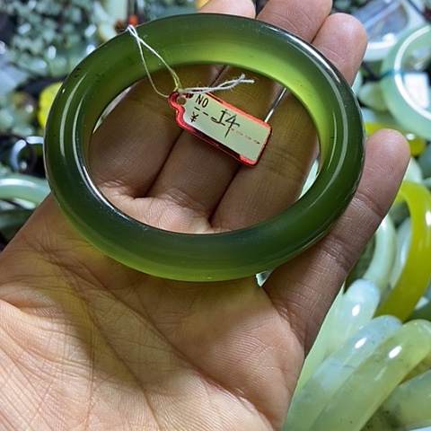 岫玉手镯未镶嵌52口径