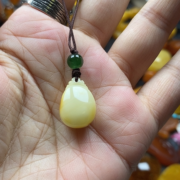 裸石琥珀未镶嵌手机挂件