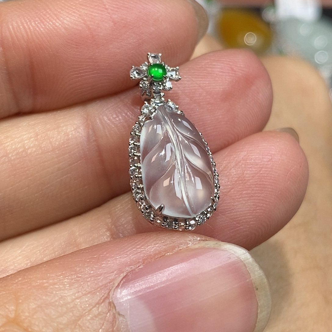 翡翠颈饰18K金镶嵌叶子
