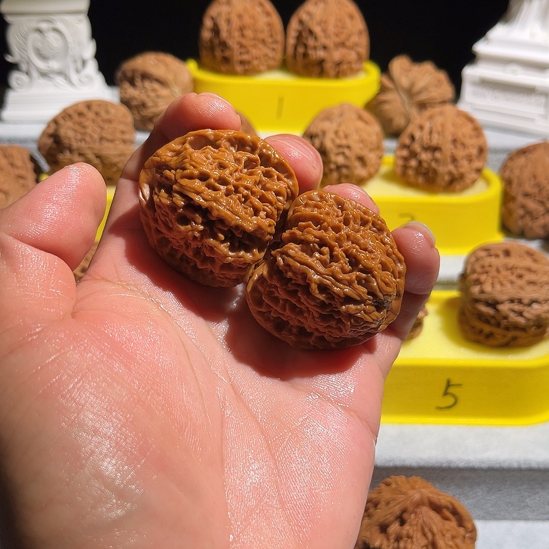 花****文玩核桃把件三角疆