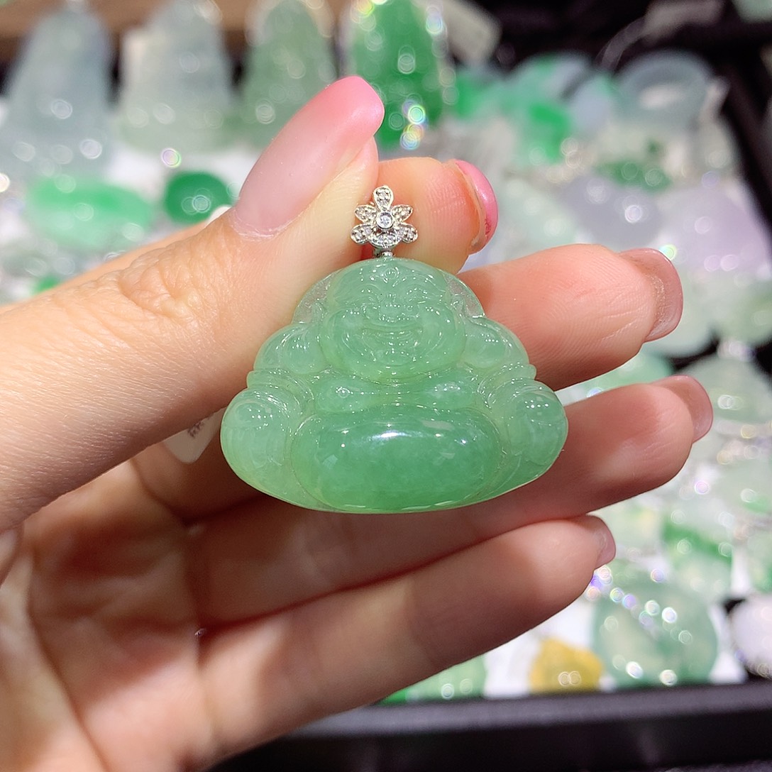 翡翠18K金镶嵌颈饰佛