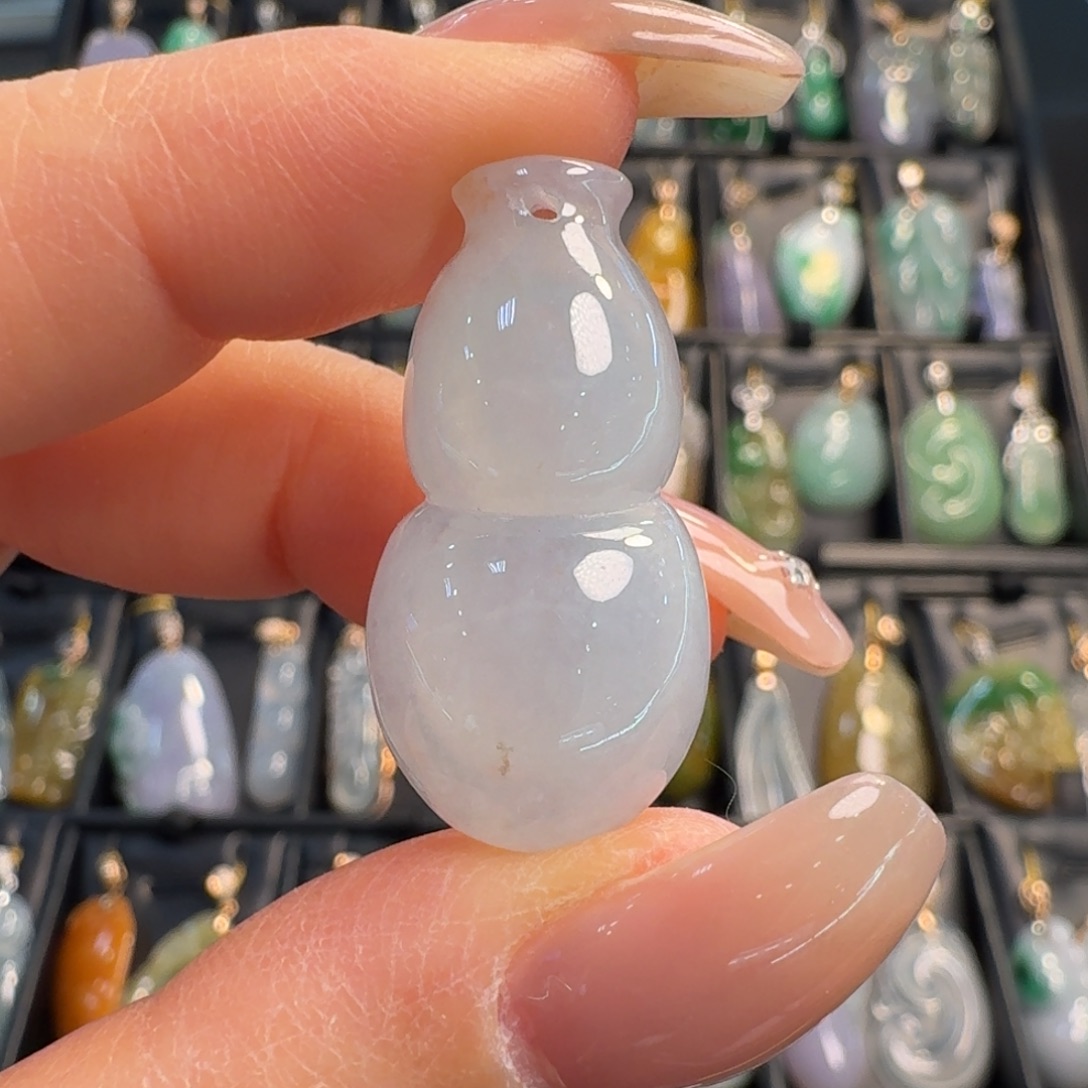 翡翠未镶嵌颈饰葫芦