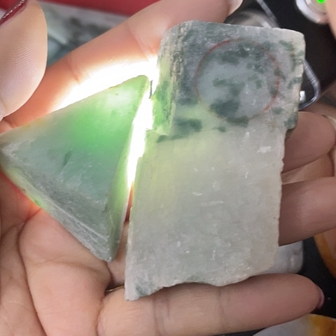 翡翠颈饰未镶嵌翡翠