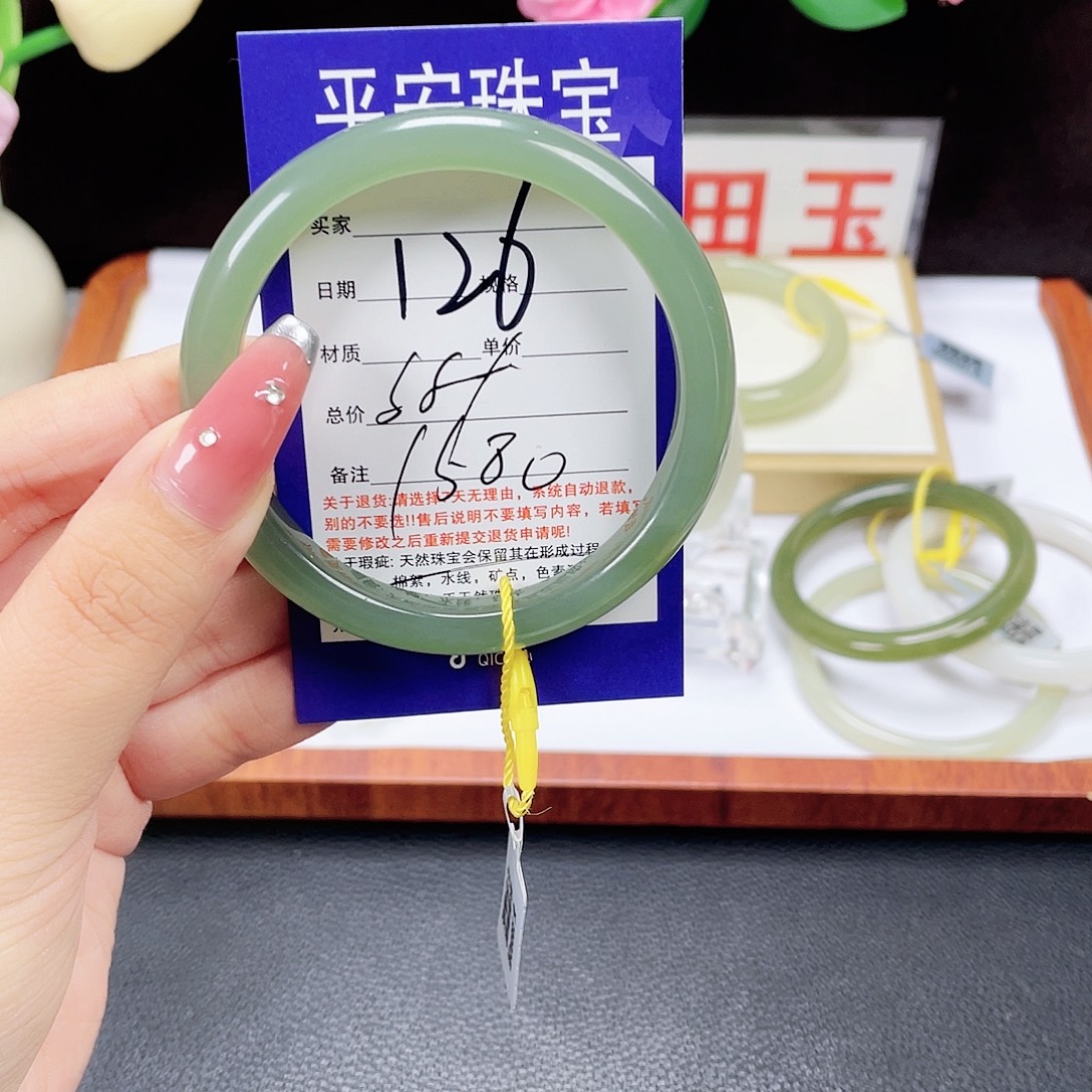和田玉未镶嵌手镯