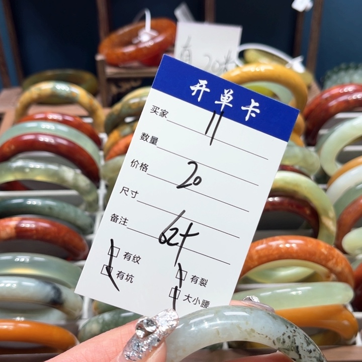 蛇纹石玉手镯未镶嵌何****】