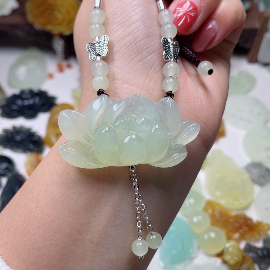 蛇纹石玉颈饰未镶嵌