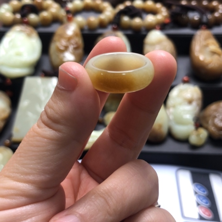 岫岩老玉（透闪石质玉）未镶嵌戒指琥*
