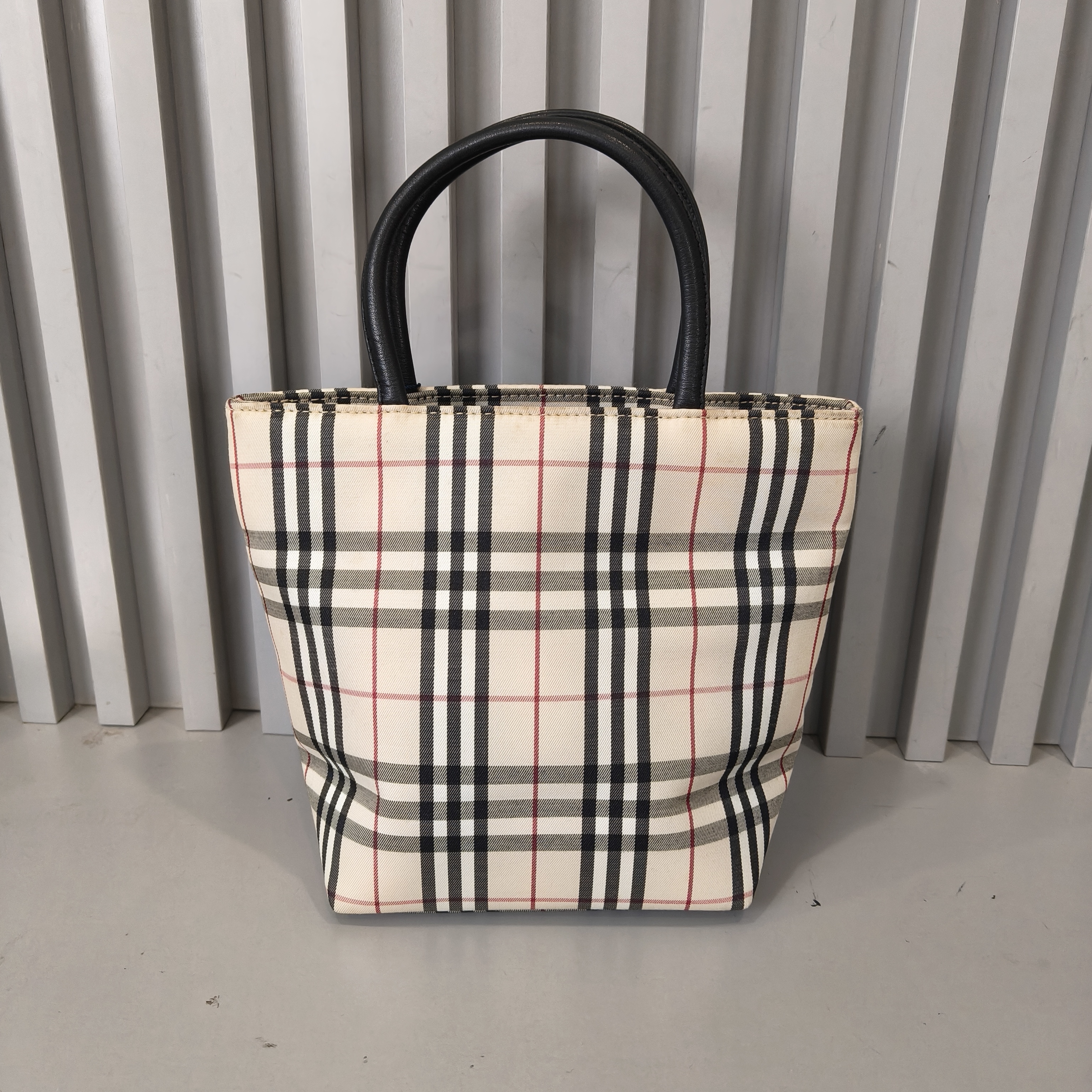 95新 BURBERRY/博柏利 兔兔奢小颖/巴宝莉菜篮子手提包/250419031