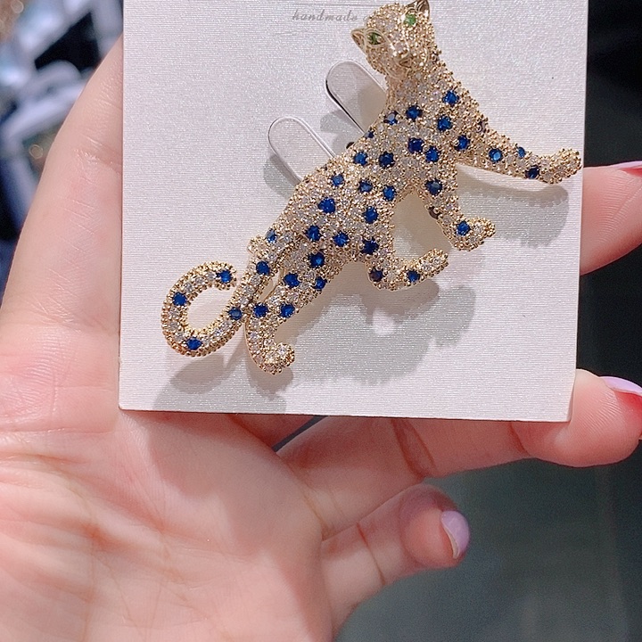锆石铜合金豹子胸针