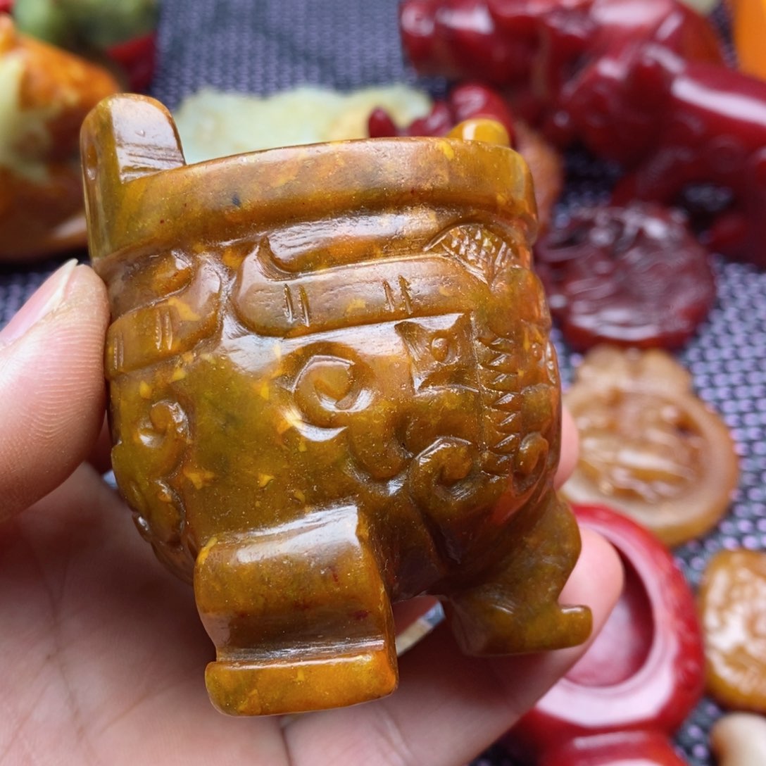 蛇纹石玉颈饰未镶嵌