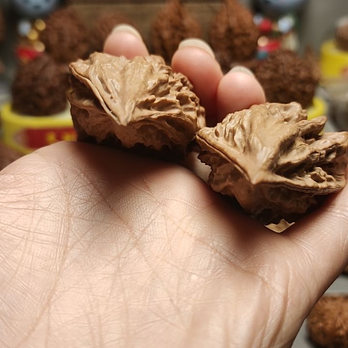 孟***-吊坠文玩核桃异形