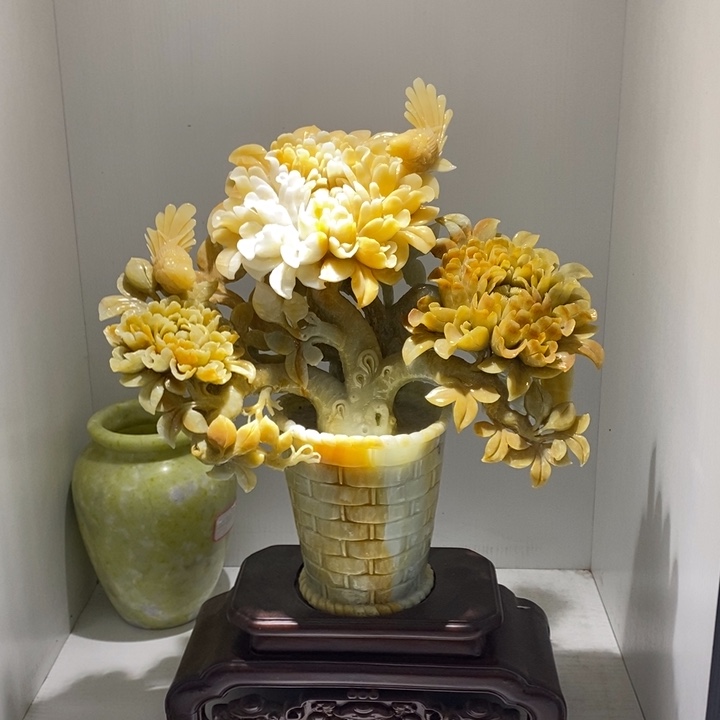 未镶嵌蛇纹石玉（覆膜）珠宝奇石