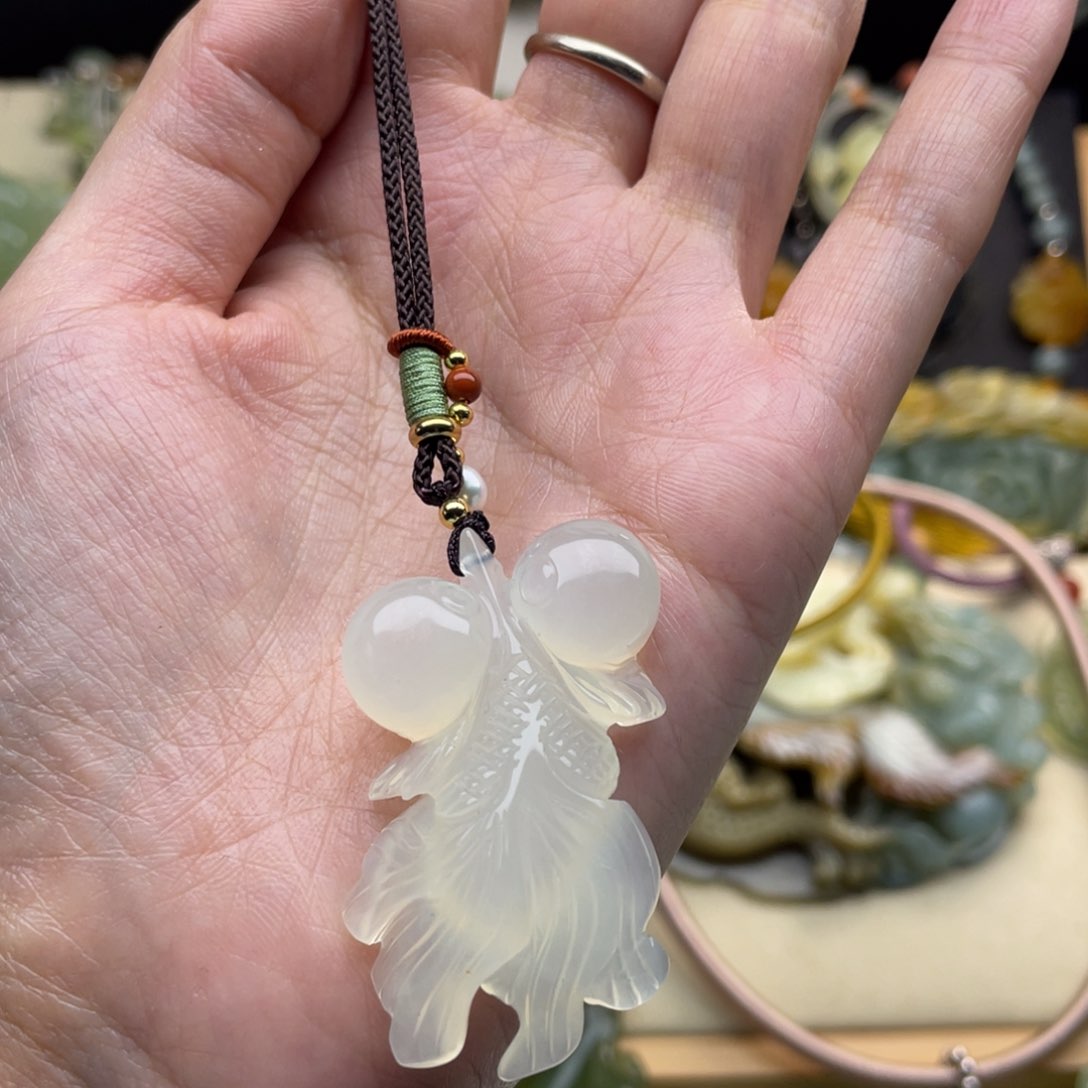 蛇纹石玉颈饰未镶嵌