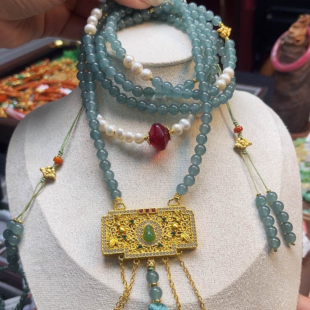 翡翠未镶嵌项链斜挎