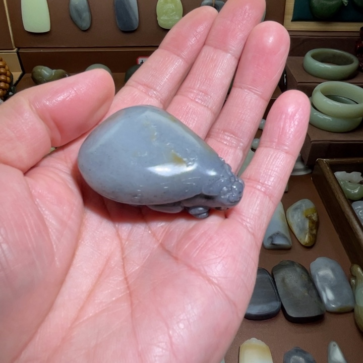 颂***蔚和田玉未镶嵌颈饰