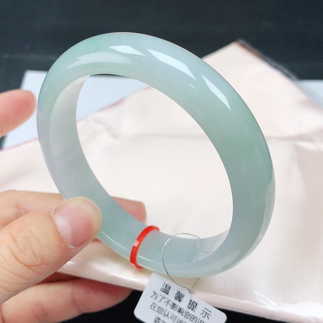 翡翠手镯未镶嵌58圈