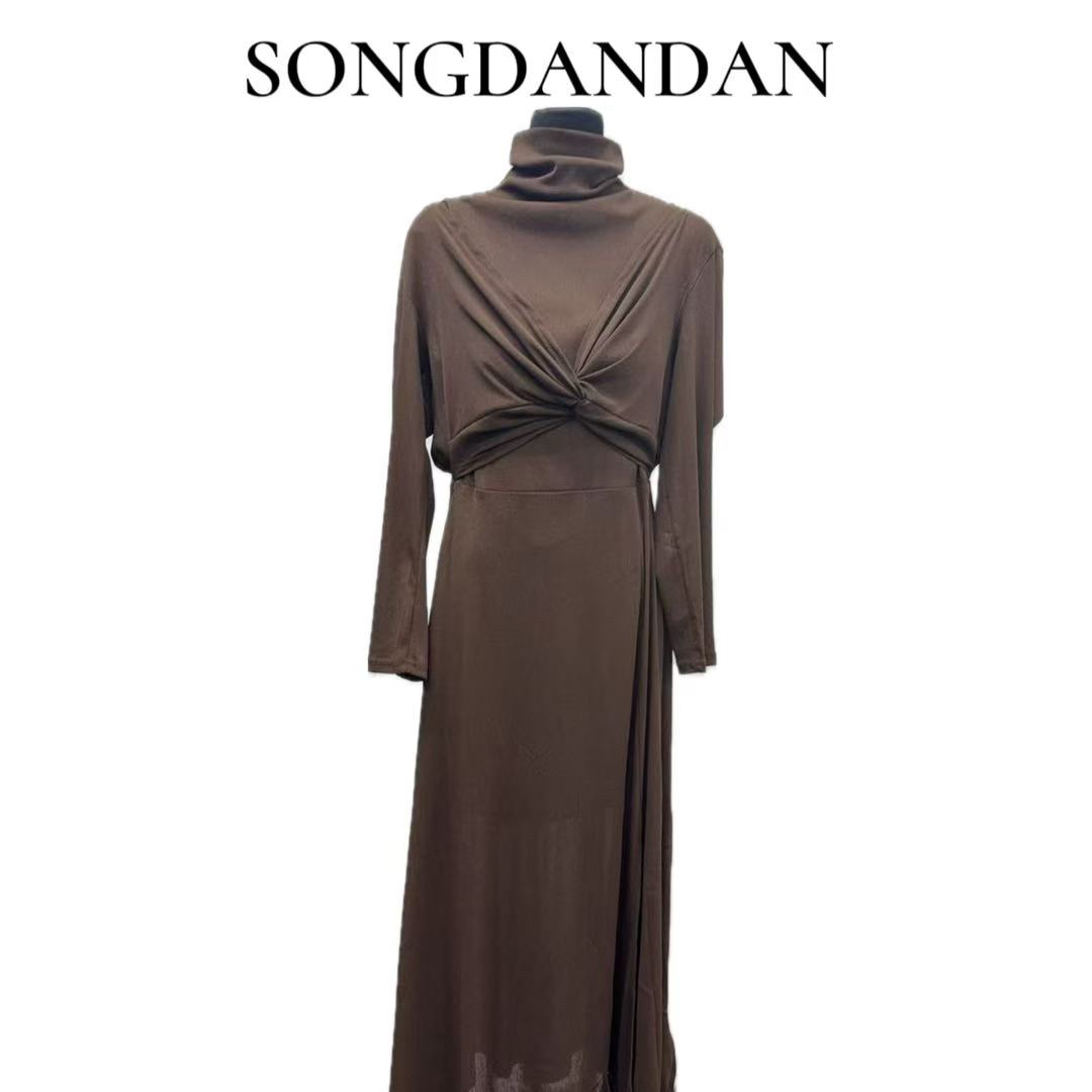 61620-C2-6-1扭结设计高级感洋气长袖大摆连衣裙轻奢露肩性感长裙