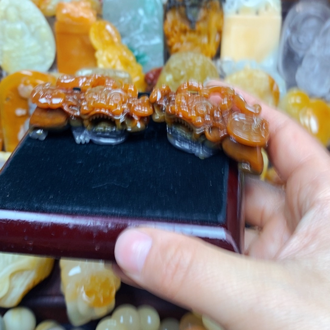 石英质玉（黄龙玉）未镶嵌颈饰