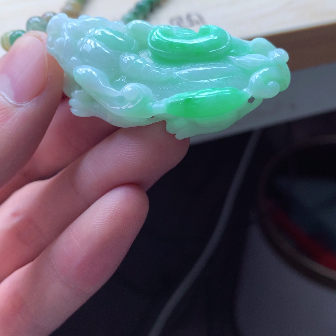 翡翠颈饰未镶嵌吊坠