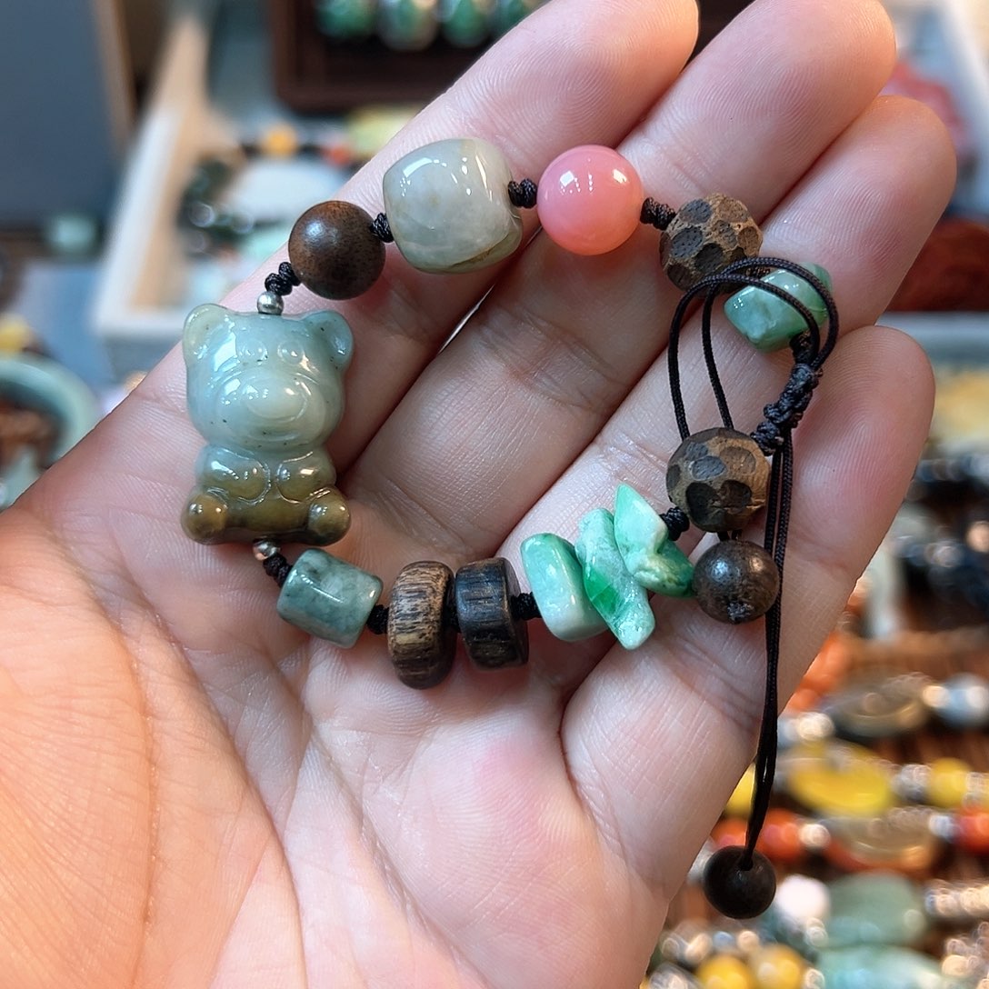 翡翠颈饰未镶嵌手串